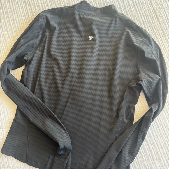 Black cropped ribbed LuLuLemon half-zip - Picture 2 of 2